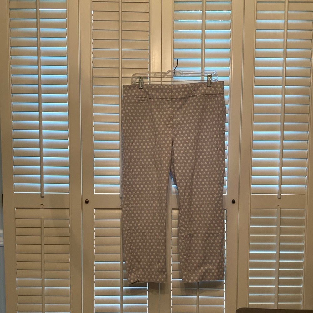 Ann Taylor Factory Gray Patterned Curvy Cropped Cotton/Spandex Pants 12P